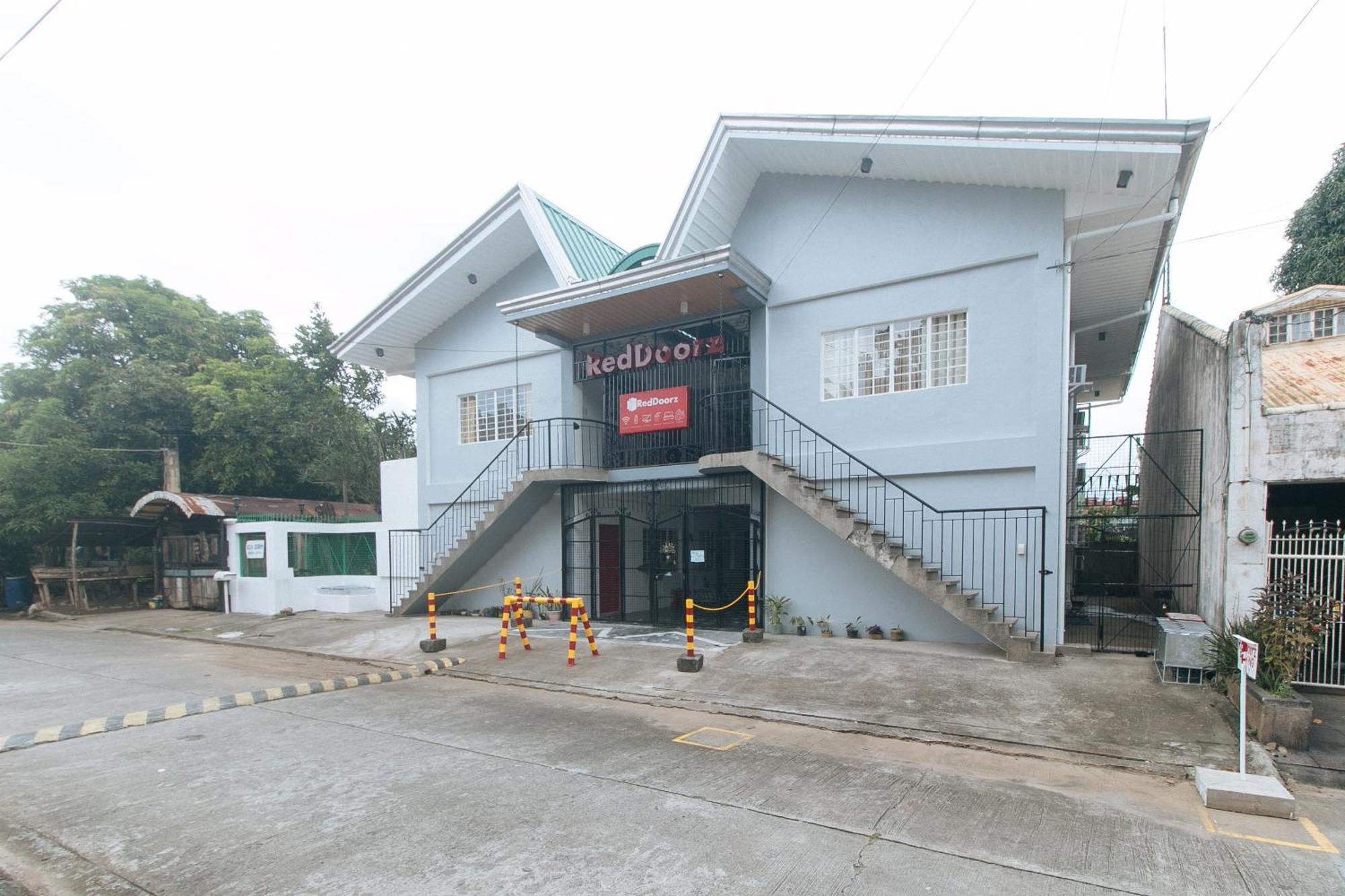 Reddoorz At V-Cloud Hills Near De La Salle Dasmarinas Cavite Hotel Exterior photo