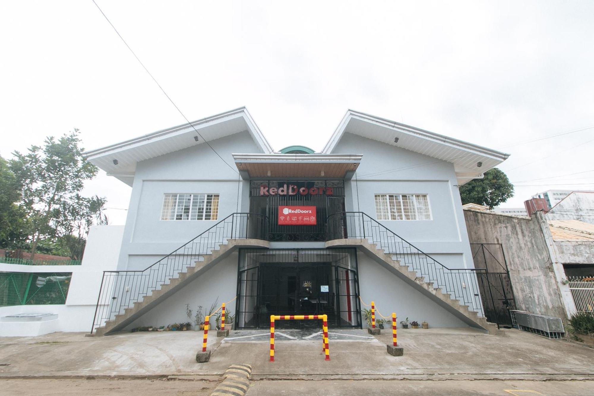 Reddoorz At V-Cloud Hills Near De La Salle Dasmarinas Cavite Hotel Exterior photo