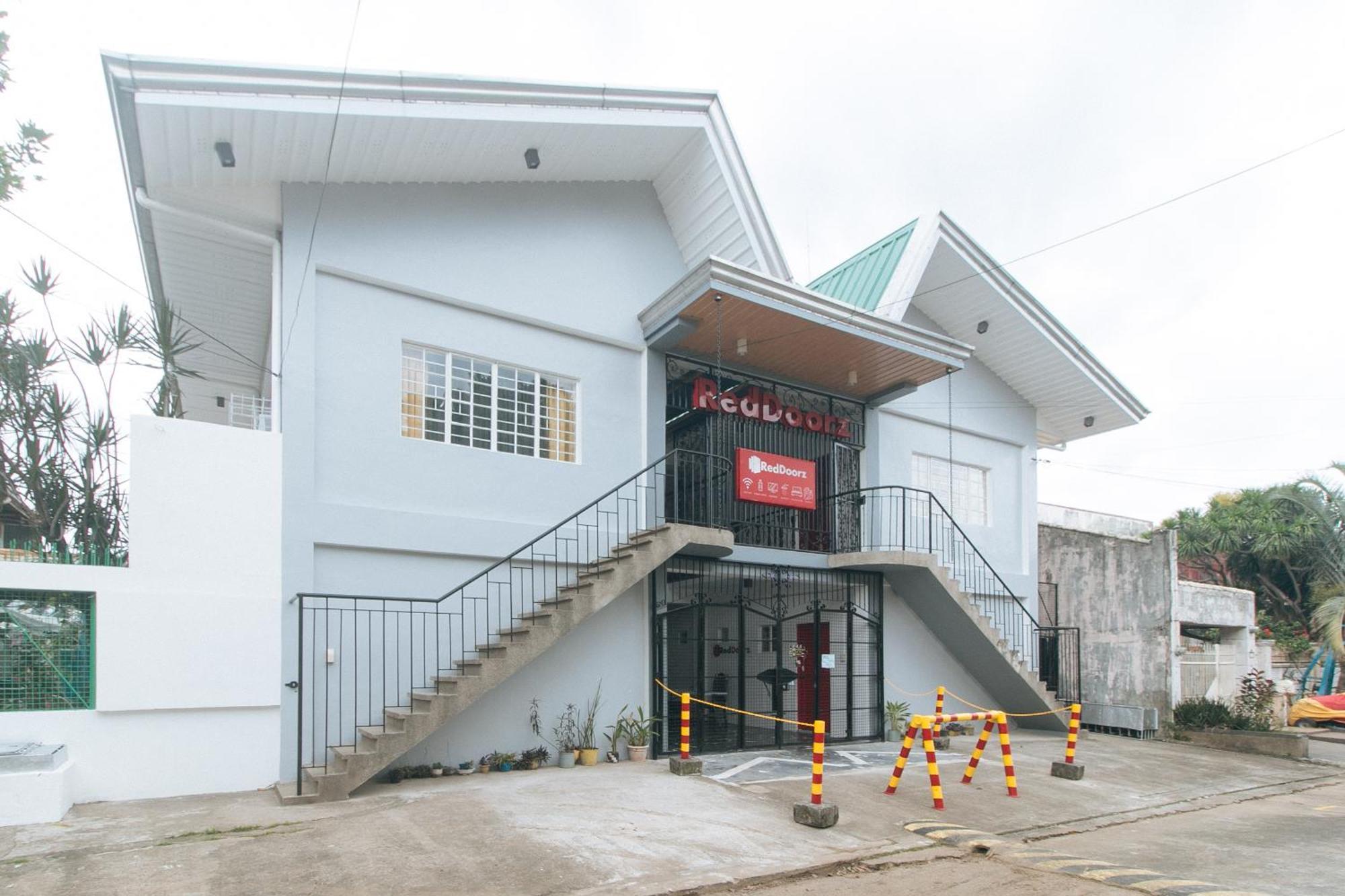 Reddoorz At V-Cloud Hills Near De La Salle Dasmarinas Cavite Hotel Exterior photo